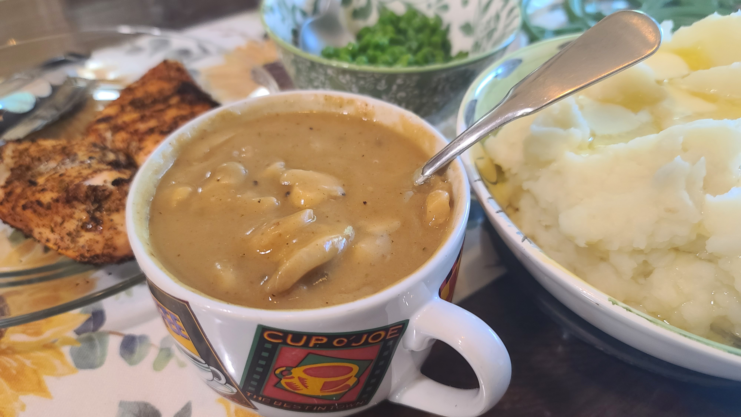 How to Make A Great, Basic Chicken Gravy (video)